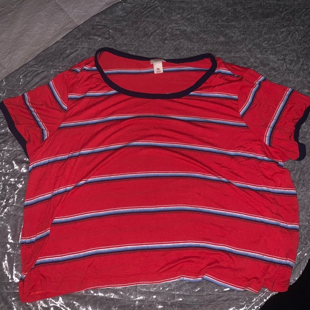 Women’s comfy crop top tee